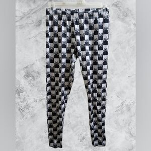 No Boundaries Juniors M Black and White Checkered Butterfly Leggings
